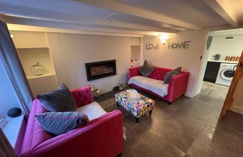 3 Double Bed Character Cottage in Quiet Hamlet - Photo 17