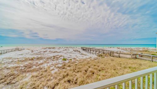 Commodores 101 l Beachfront l Corner Unit with Pristine Beach Views l Community Pool - Foto 4