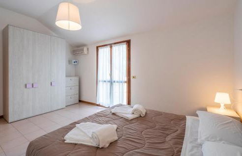 3 Bedroom Gorgeous Home In Albarella Ro - Foto 14