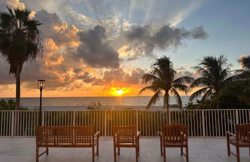 Luxury Ocean Front Condo on Millionaires Row - Photo 11
