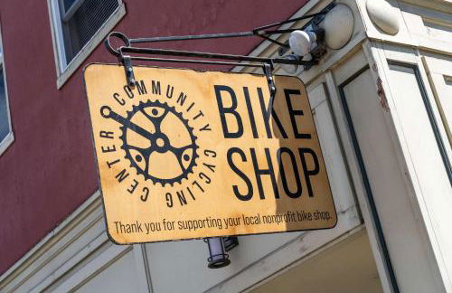 Stay Portland - The Tiny Oasis Steps to Local Coffee & Restaurants - Photo 26