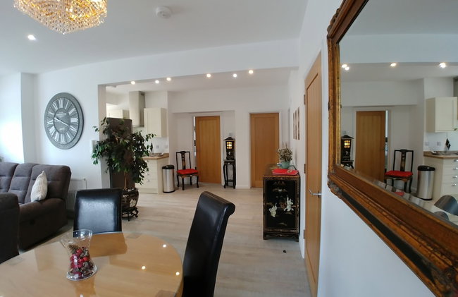 Meadow View Apartments are 2 and 3 bedroomed with private parking - Foto 115