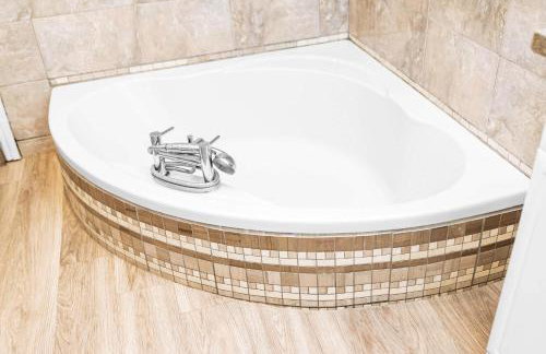 Stylish 4 Bedroom Townhouse - Edgbaston - Near Birmingham City Centre - Sleeps 8 - Parking - 578P - Foto 54