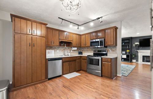 5 Minutes from Hospitals and UK! - Photo 13