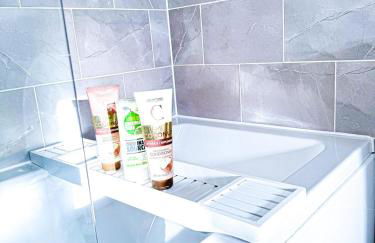 City Centre house for Family, Group & Contractor Stay - Sleeps Upto 9 Guests with Free Parking - Foto 73