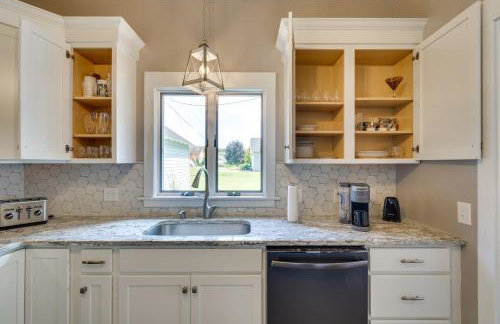 Waterfront Getaway on Sodus Bay Prime Location! - Foto 14