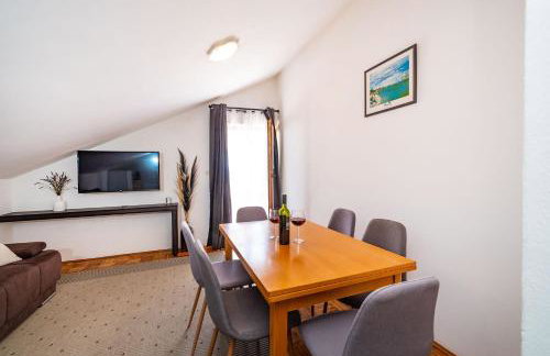 Merita Apartments with Pool - Photo 20