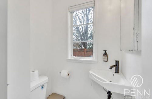 Midtown Gem with Secret Speakeasy - Foto 21