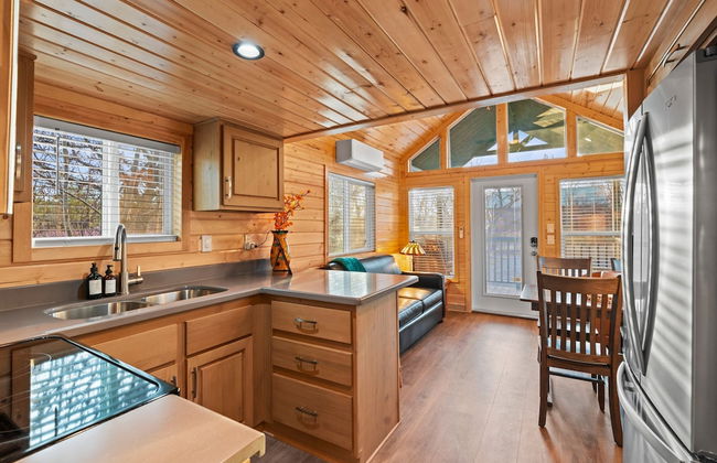 NEW Moondance Majestic Mini Cabin Cathedral Rock - Foto 15