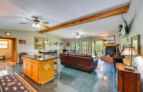 Flippin Home with Fire Pit Walk to White River! - Foto 8