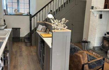 The Hat Works - Photo 8