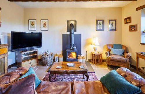 Gablebach Cottage With outdoor tub & log burner - Photo 2