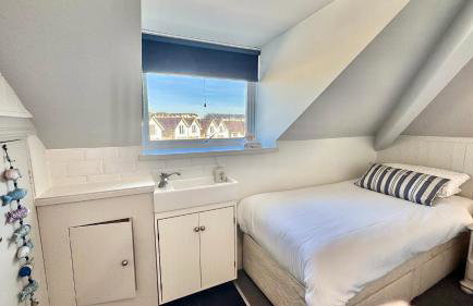 HEADLANDS-2 BED-SEA VIEW APARTMENT-TREARDDUR BAY - Photo 15