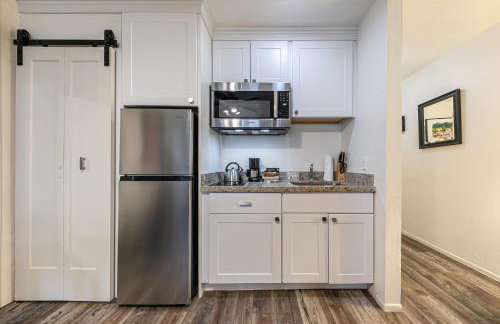 Delightful Studio w/Kitchenette #111 at Donner Lake Village - Foto 6