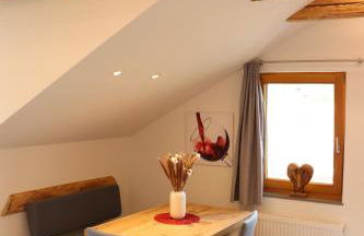 Wohnung #6 mit Balkon in ruhiger aber zentrale Lage - Stadtbus vor der Tür! - Foto 1