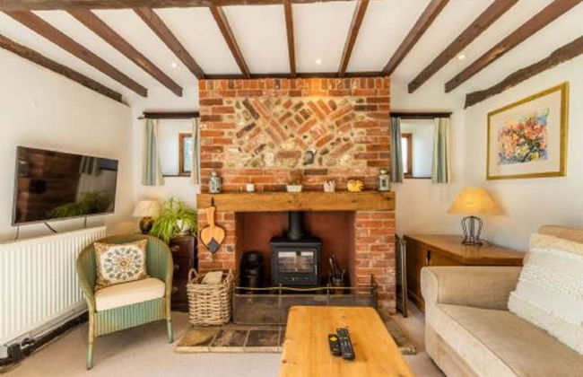 Host Stay Woodfalls Barn - Foto 12