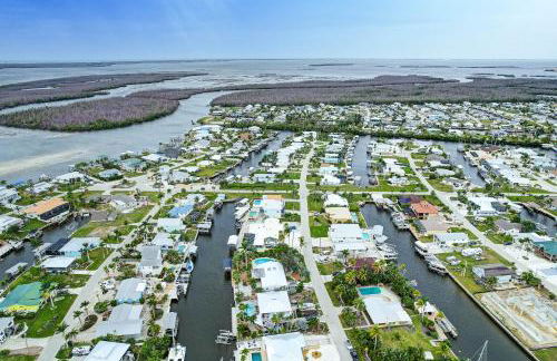 Updated St James City Home on Canal with Pool and Dock - Foto 35