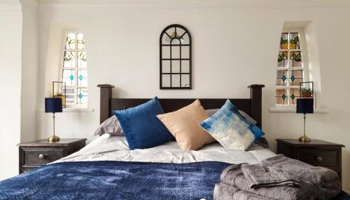 Spacious 6-Bed with Large Patio and Free Parking - Foto 1