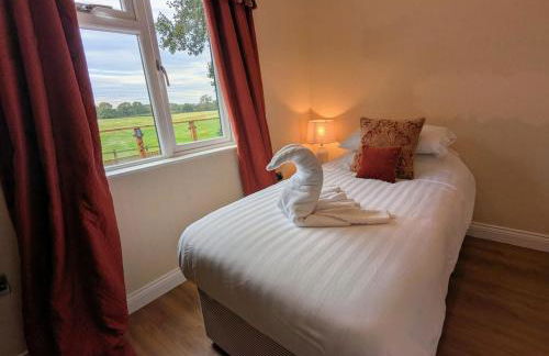 Hot Tub, Lake View, Peaceful Woodland Retreat - Photo 4