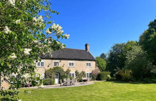 Stunning Manor Farmhouse - Photo 1