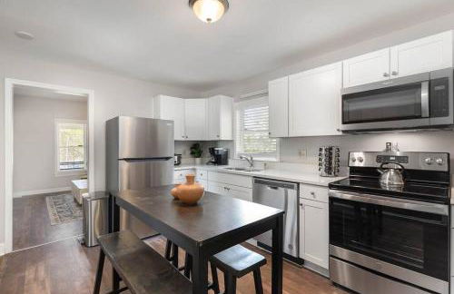 Downtown home! Walk to Bulls Stadium, DPAC & food - Foto 1