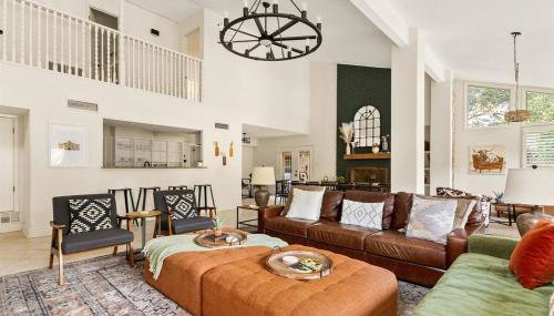 Pool! Games! Dogs! Space! - Foto 4