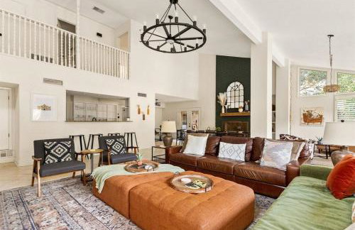 Pool! Games! Dogs! Space! - Foto 4