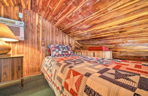 Hand-Built Black Fork Cabin 2 with Fire Pit! - Foto 17