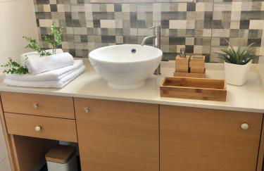 City Break-Quiet House with Private Patio - Foto 21