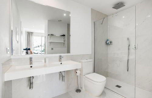 Bel Air Estepona - Modern 2BR Apartment With Terrace, Pool and Close To The Beach - Photo 6