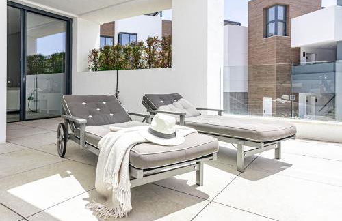 CAH - Large terrace indoor pool and gym - Photo 40