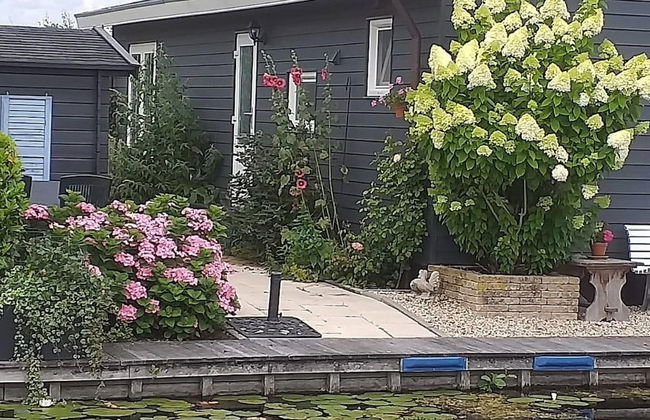 Canal-side Stay, Giethoorn - Photo 23