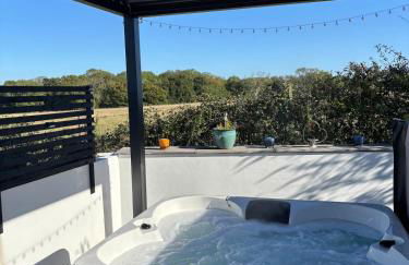 Little Woodlands Chalet with Private Garden & Hot Tub - Foto 62