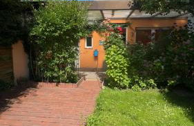 Near Messe, Airport, City Center with Private Garden and Parking - Foto 17