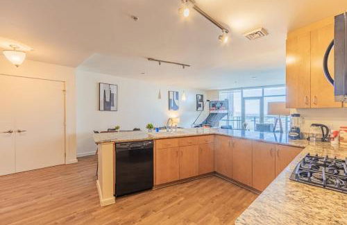 Stylish 1BR HighRise DT, Parking, Pool, Gym, W-D, Golf - Foto 33