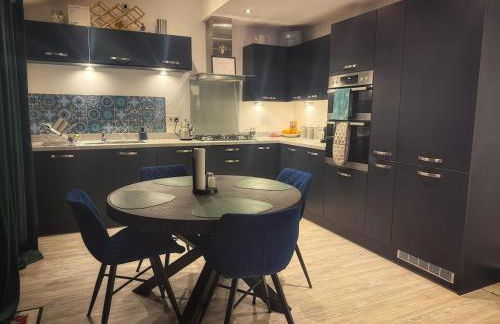 Deluxe 3 Bed new detached with a Super King bed - Photo 35