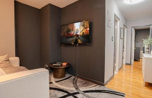 Stylish 3BD Near Empire - Foto 1