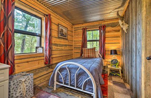 Wright City Cabin with Fire Pit and Forest Views! - Foto 13