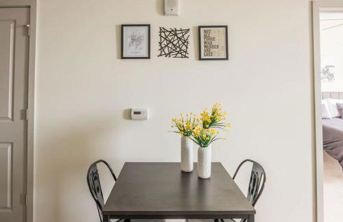 TWO Stunning Nulu CozySuites - Foto 14