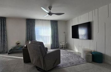 Cozy house with a Heated Swim spa - Foto 12