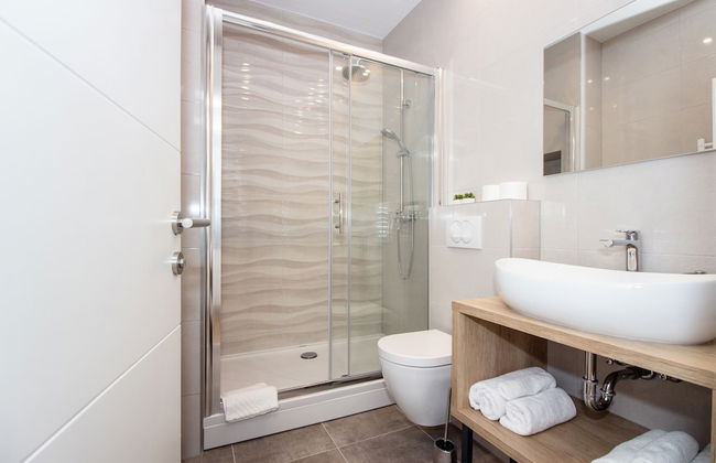 Lugo Apartments - Photo 18