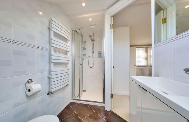 House - Sleeps 8 - Garden - Children's Play Area - Foto 18