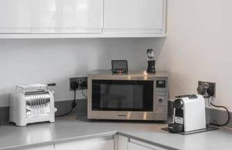 Beach Mews - Modern townhouse with patio and private parking - Photo 7