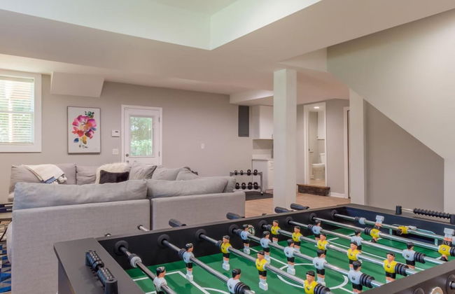 Beautiful Large Newly Renovated 5 Bedroom House - Foto 1