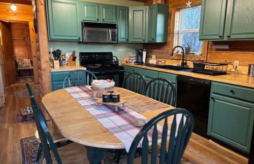 Charming Cabin with Incredible Mountain Views - Foto 9