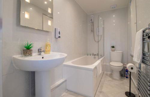 Spacious 2-Bed City Home Free Parking & Stadiums - Foto 45