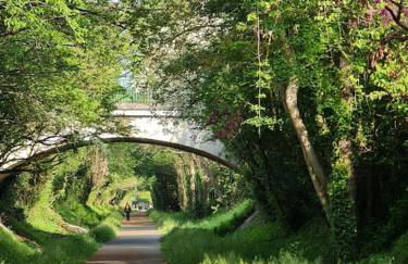 Le Lude Land Lodge - Photo 9