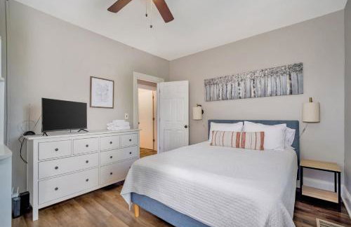 Cozy Cottage In The Heart Of Hyde Park 1 Bedroom Home by RedAwning - Photo 5