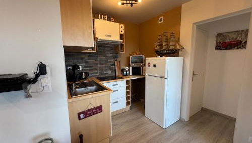 Beachfront apartment with pool - Photo 2