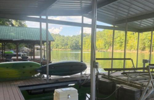 New Lake Home Sleeps 14 Private Dock Deck Grill - Foto 29